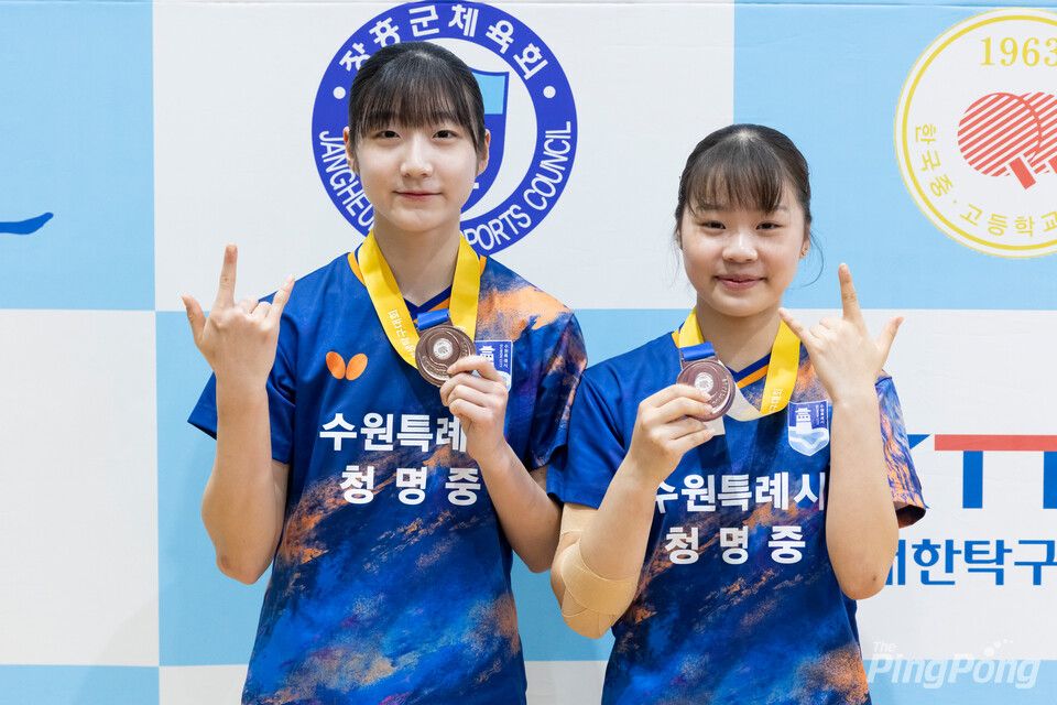 중등부 개인복식 준우승 이유림 윤서윤 청명중.jpg