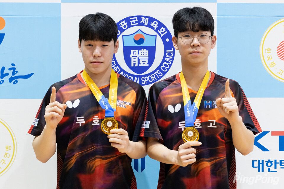 고등부 개인복식 우승 이강현 장하민 두호고.jpg